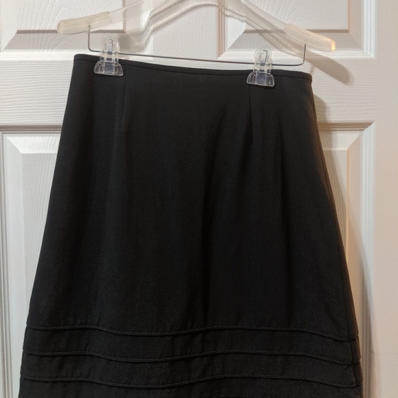 Stylish black skirt - Picture 2 of 3